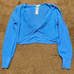 NWT EARTHBOUND Cropped Sweater Size L